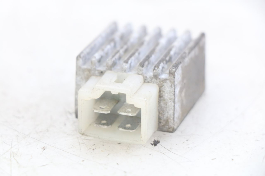 photo de RÉGULATEUR DE CHARGE SYM MIO 50 (2011 - 2017) - Détail de la pièce