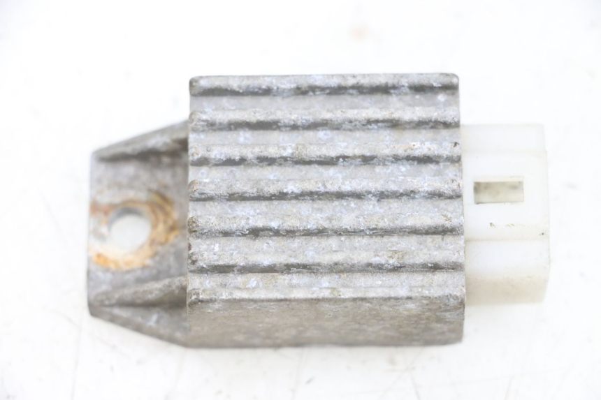 photo de REGULATEUR CHARGE SYM MIO 50 (2005 - 2010) - Vue principale