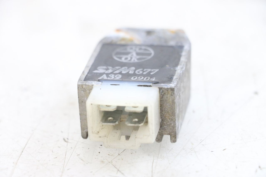 photo de REGULATEUR CHARGE SYM MIO 50 (2005 - 2010) - Détail de la pièce