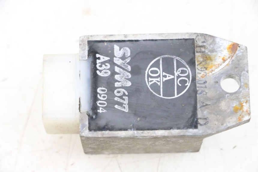 photo de REGULATEUR CHARGE SYM MIO 50 (2005 - 2010) - Zoom état d’usage
