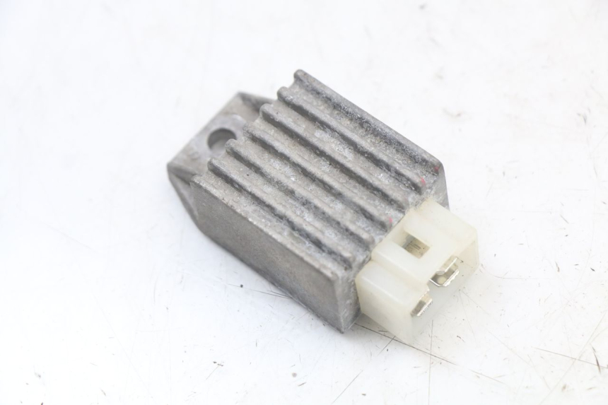 photo de RÉGULATEUR DE CHARGE SYM MIO 50 (2011 - 2017) - Vue principale