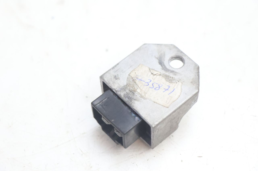 photo de REGULATEUR CHARGE SYM MIO 50 (2005 - 2010) - Zoom état d’usage
