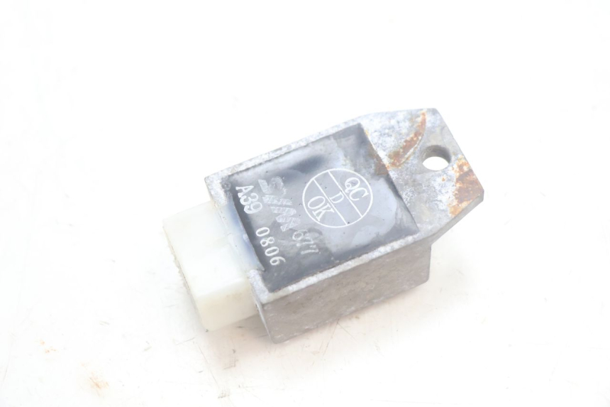 photo de REGULATEUR CHARGE SYM MIO 50 (2005 - 2010) - Autre angle de vue