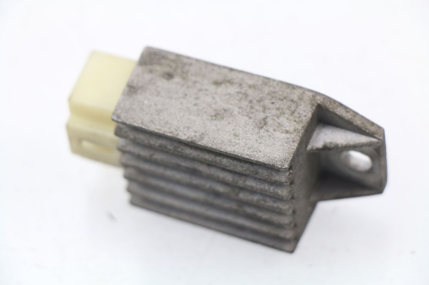 photo de REGULATEUR CHARGE LINHAI MONARCH 125 (2003 - 2005) - Détail de la pièce
