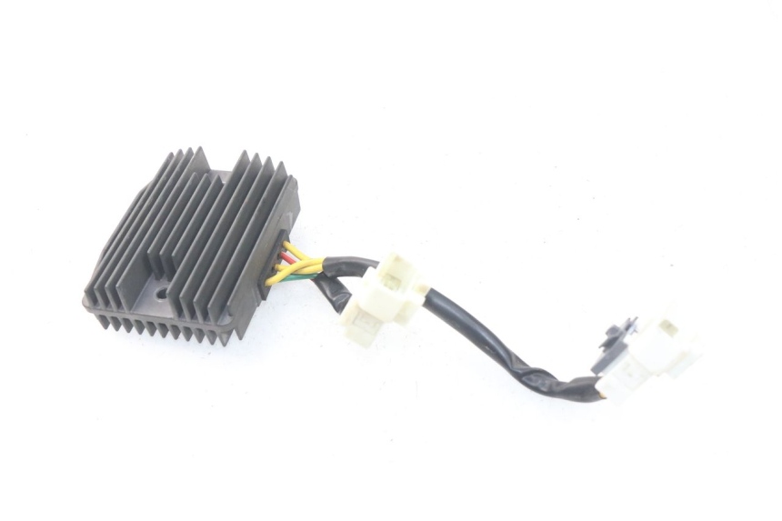 photo de REGULATEUR CHARGE PIAGGIO MP3 HPE 500 (2019 - 2022) - Autre angle de vue
