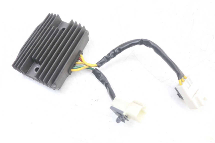 photo de REGULATEUR CHARGE PIAGGIO MP3 HPE 350 (2018 - 2020) - Vue principale