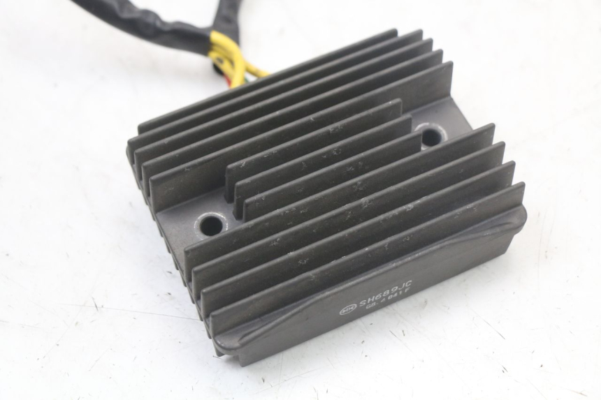 photo de REGULATEUR CHARGE PIAGGIO MP3 HPE 350 (2018 - 2020) - Zoom état d’usage