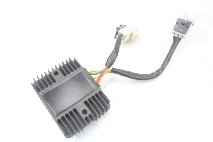 photo de REGULATEUR CHARGE PIAGGIO MP3 HPE 350 (2018 - 2020) - Autre angle de vue