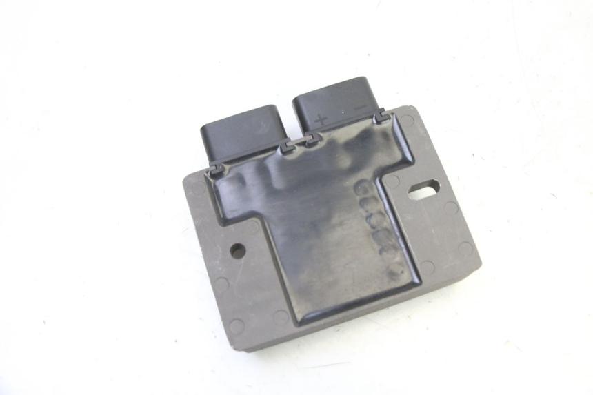 photo de REGULATEUR CHARGE PIAGGIO MP3 HPE 310 (2024 - 2025) - Autre angle de vue