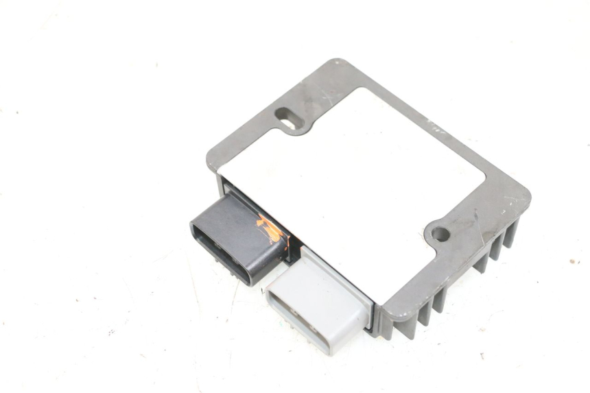 photo de REGULATEUR CHARGE PIAGGIO MP3 HPE 300 (2019 - 2026) - Autre angle de vue