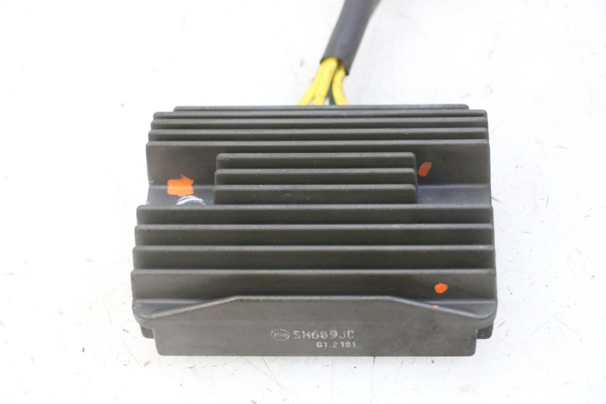 photo de REGULATEUR CHARGE PIAGGIO MP3 LT 300 (2010 - 2016) - Points de fixation