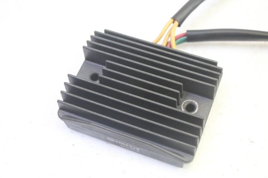 photo de RÉGULATEUR DE CHARGE PIAGGIO MP3 LT 400 (2007 - 2012) - Détail de la pièce