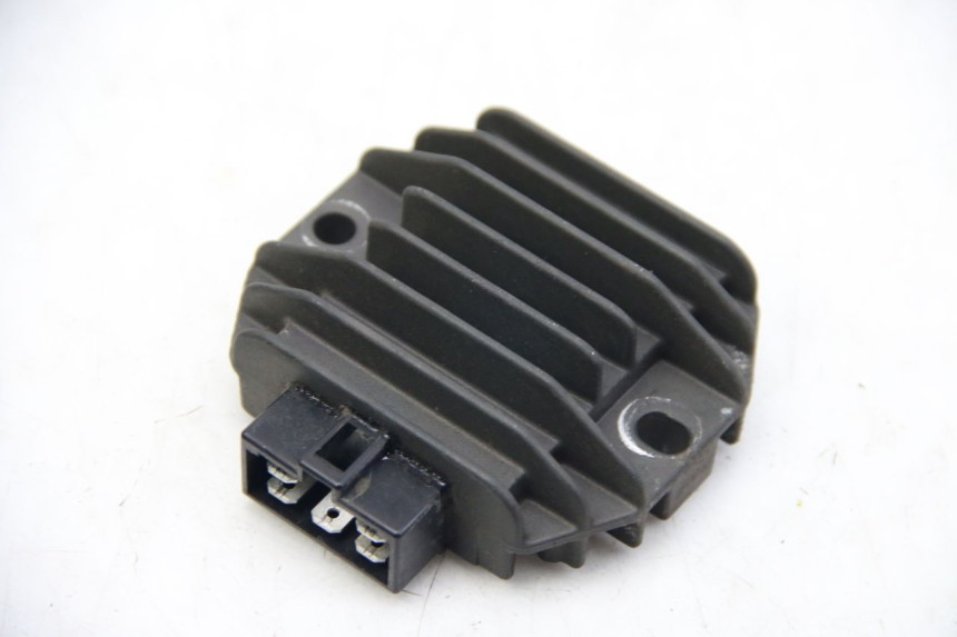 photo de REGULATEUR CHARGE PIAGGIO MP3 125 (2006 - 2014) - Vue principale