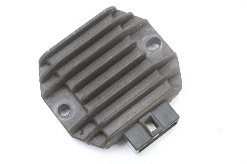 photo de REGULATEUR CHARGE PIAGGIO MP3 125 (2006 - 2014) - Vue principale