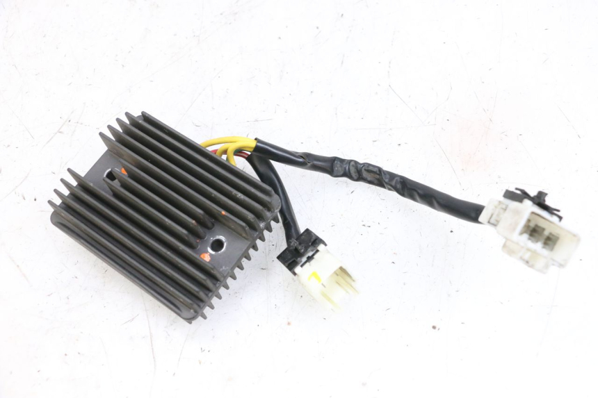 photo de RÉGULATEUR DE CHARGE PIAGGIO MP3 500 (2014 - 2017) - Autre angle de vue