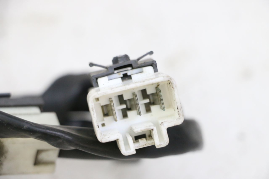 photo de RÉGULATEUR DE CHARGE PIAGGIO MP3 500 (2014 - 2017) - Gros plan technique