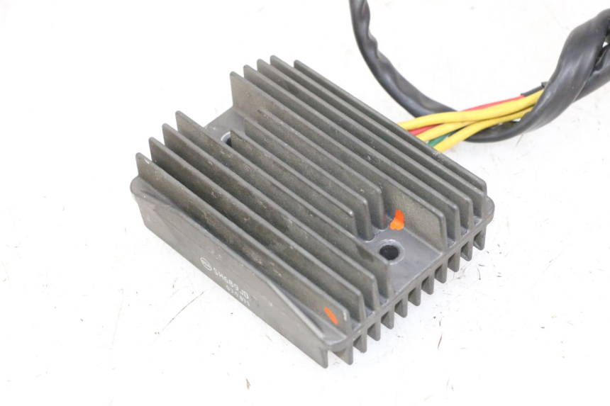 photo de RÉGULATEUR DE CHARGE PIAGGIO MP3 500 (2014 - 2017) - Points de fixation