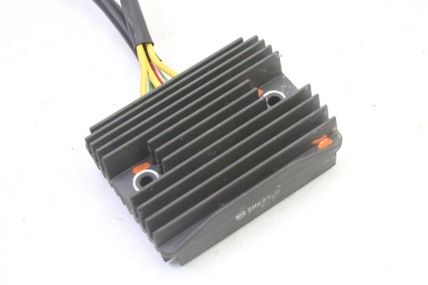 photo de RÉGULATEUR DE CHARGE PIAGGIO MP3 RL 250 (2006 - 2010) - Détail de la pièce