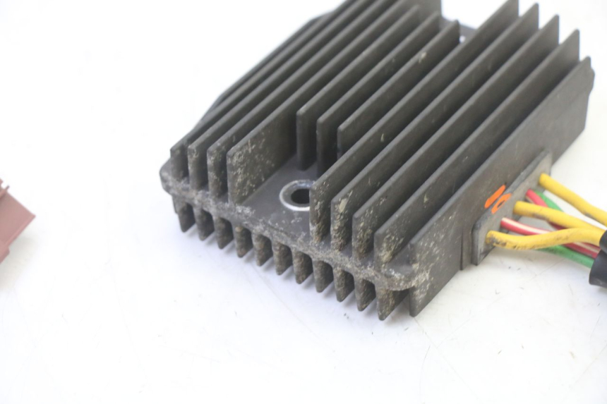 photo de RÉGULATEUR DE CHARGE PIAGGIO MP3 RL 250 (2006 - 2010) - Autre angle de vue
