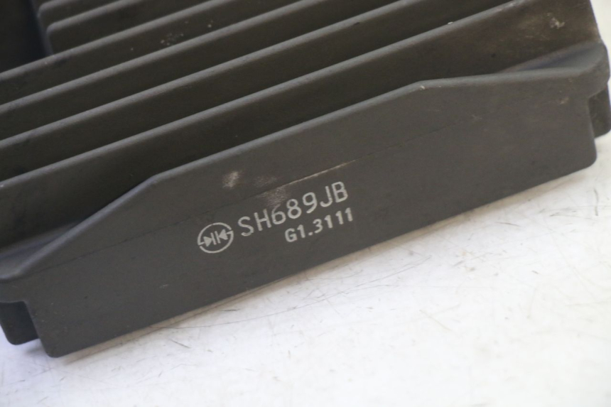 photo de REGULATEUR CHARGE PIAGGIO MP3 500 (2011 - 2015) - Autre angle de vue