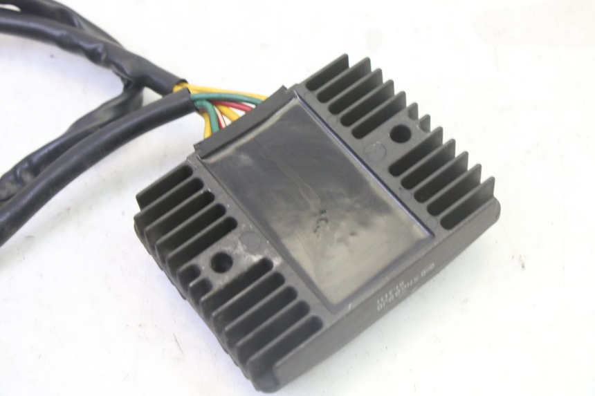 photo de REGULATEUR CHARGE PIAGGIO MP3 500 (2011 - 2015) - Points de fixation