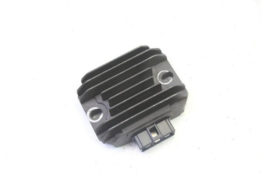 photo de REGULATEUR CHARGE PIAGGIO MP3 125 (2006 - 2014) - Vue principale