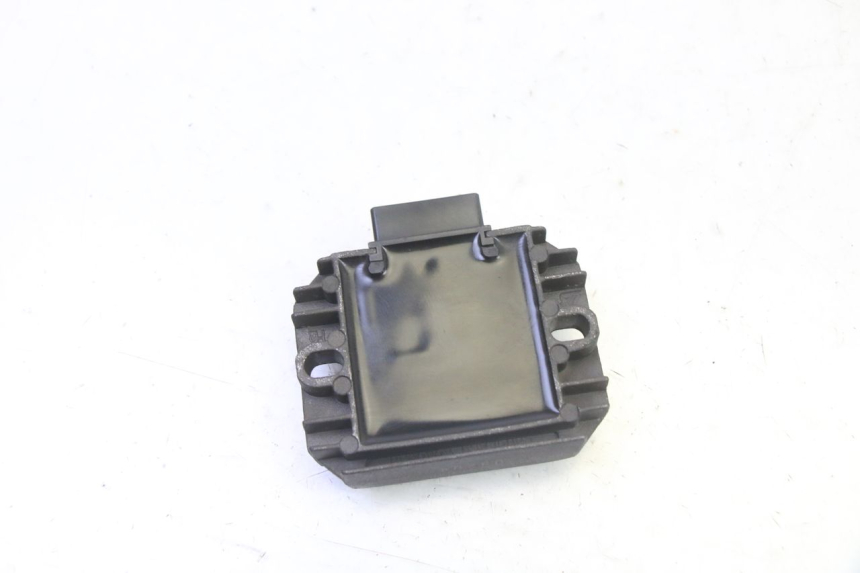 photo de REGULATEUR CHARGE PIAGGIO MP3 125 (2006 - 2014) - Autre angle de vue