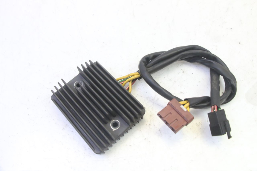 photo de RÉGULATEUR DE CHARGE PIAGGIO MP3 RL 250 (2006 - 2010) - Vue principale