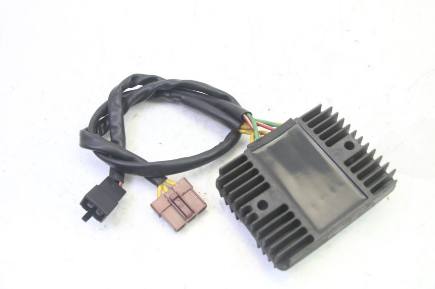 photo de RÉGULATEUR DE CHARGE PIAGGIO MP3 RL 250 (2006 - 2010) - Autre angle de vue