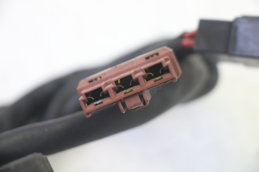 photo de RÉGULATEUR DE CHARGE PIAGGIO MP3 RL 250 (2006 - 2010) - Gros plan technique