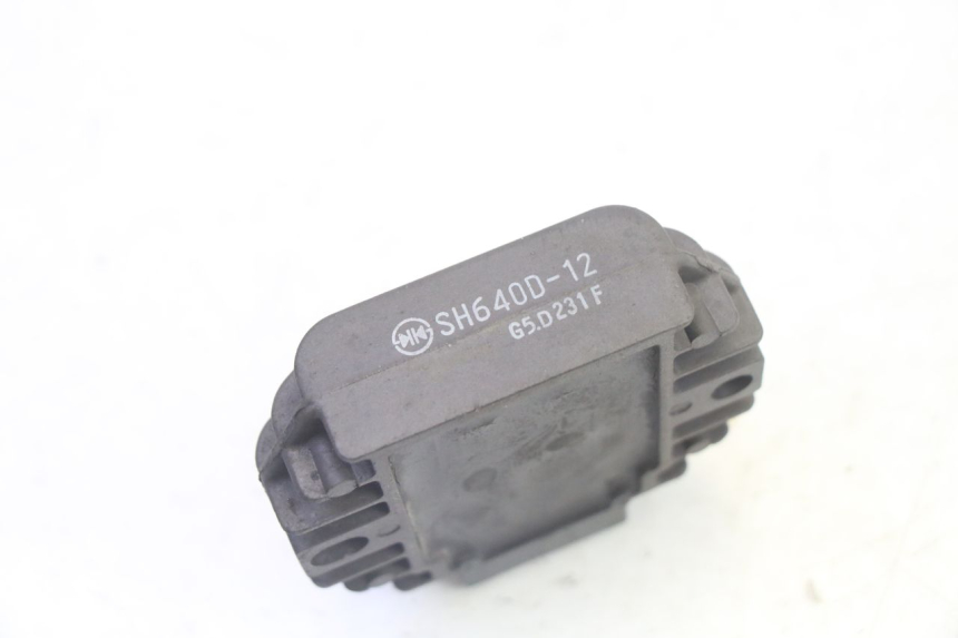 photo de REGULATEUR CHARGE PIAGGIO MP3 125 (2006 - 2014) - Autre angle de vue
