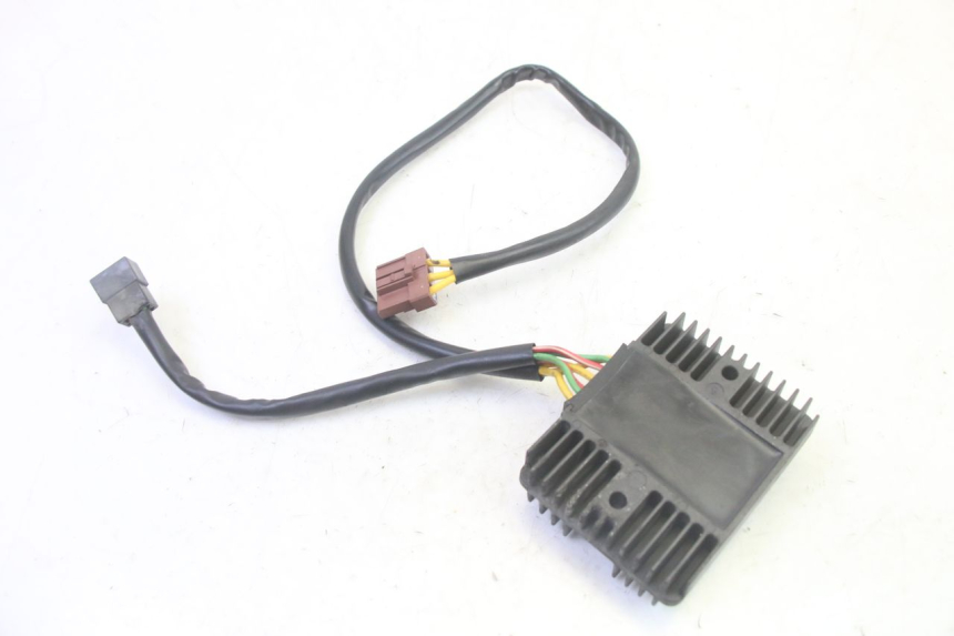 photo de RÉGULATEUR DE CHARGE PIAGGIO MP3 RL 250 (2006 - 2010) - Vue d’ensemble