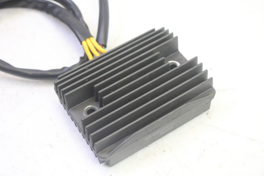 photo de RÉGULATEUR DE CHARGE PIAGGIO MP3 RL 250 (2006 - 2010) - Détail de la pièce