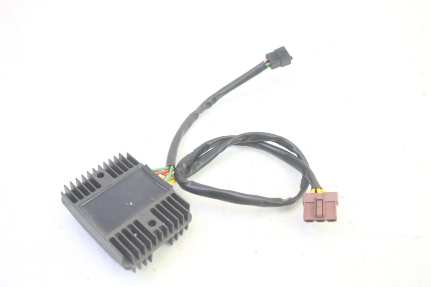 photo de RÉGULATEUR DE CHARGE PIAGGIO MP3 RL 250 (2006 - 2010) - Autre angle de vue