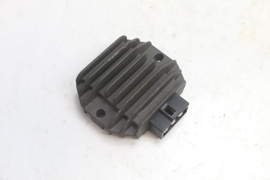 photo de REGULATEUR CHARGE PIAGGIO MP3 125 (2006 - 2014) - Vue principale