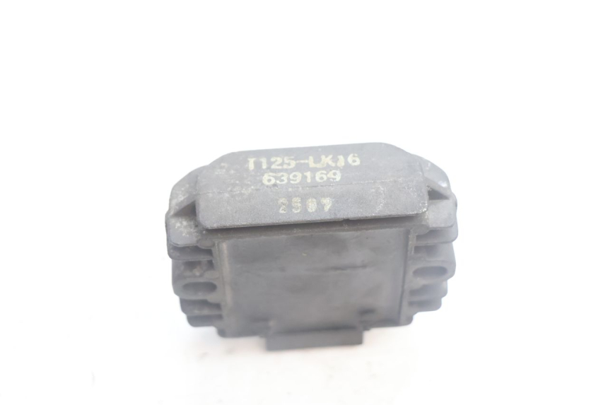 photo de REGULATEUR CHARGE PIAGGIO MP3 125 (2006 - 2014) - Autre angle de vue