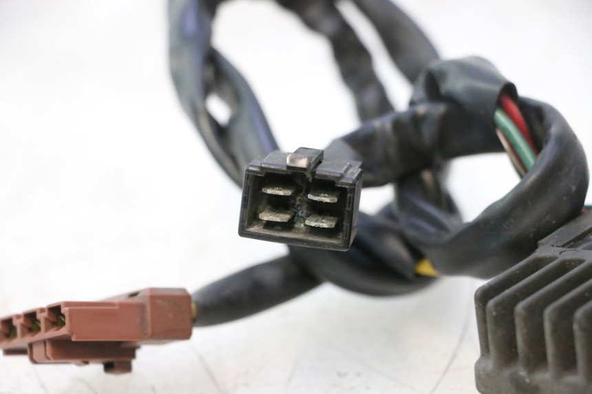 photo de REGULATEUR CHARGE PIAGGIO MP3 500 (2011 - 2015) - Points de fixation