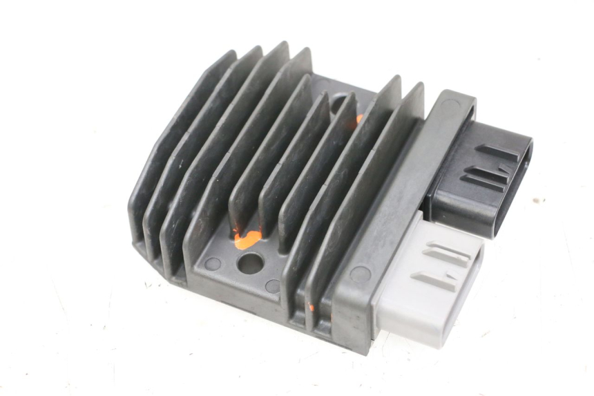 photo de REGULATEUR CHARGE YAMAHA MT-07 MT07 ABS 700 (2018 - 2020) - Gros plan technique