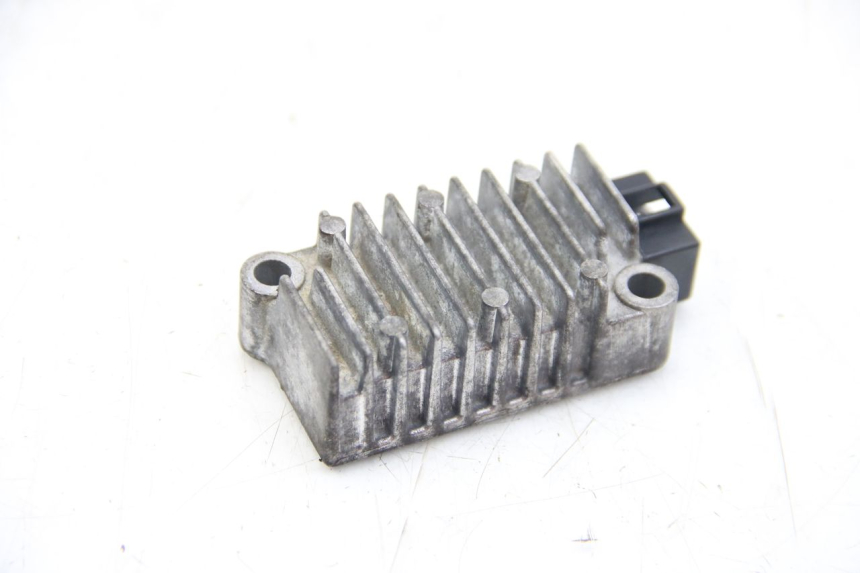 photo de REGULATEUR CHARGE YAMAHA MT ABS 125 (2014 - 2018) - Gros plan technique