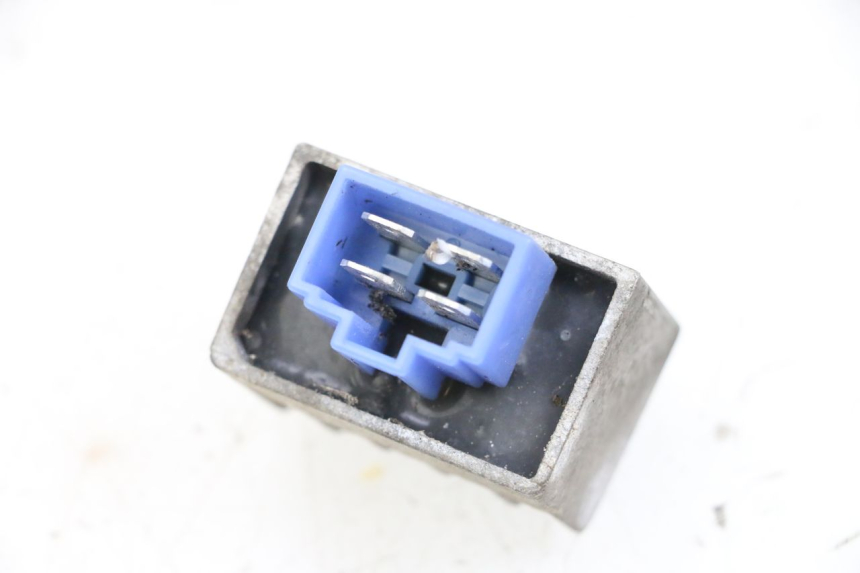 photo de REGULATEUR CHARGE YAMAHA NEO'S NEOS 2T 50 (1998 - 2007) - Détail de la pièce