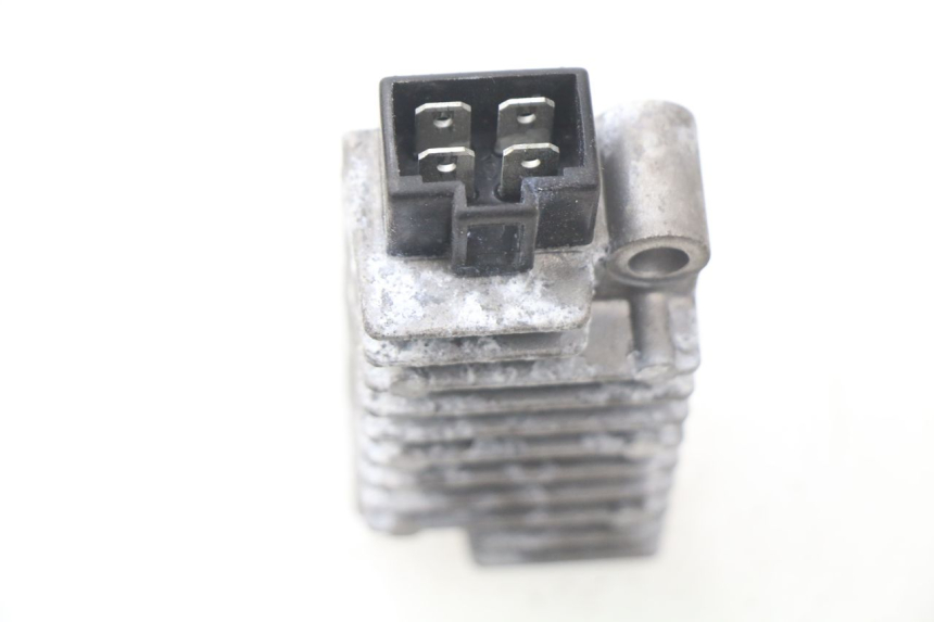 photo de REGULATEUR CHARGE YAMAHA NEOS NEO'S 4T 50 (2008 - 2016) - Zoom état d’usage
