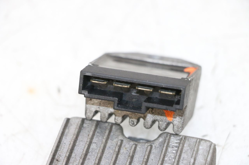 photo de REGULATEUR CHARGE PIAGGIO NEW TYPHOON 50 (2018 - 2021) - Points de fixation