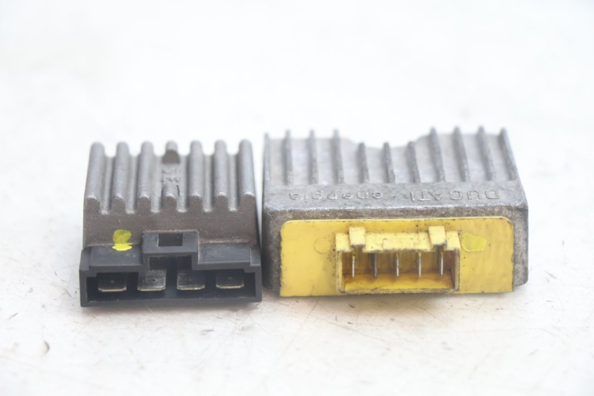 photo de REGULATEUR CHARGE PIAGGIO NEW TYPHOON 50 (2018 - 2021) - Zoom état d’usage