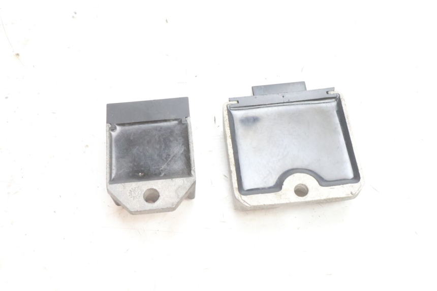 photo de REGULATEUR CHARGE PIAGGIO NEW TYPHOON 50 (2018 - 2021) - Zoom état d’usage
