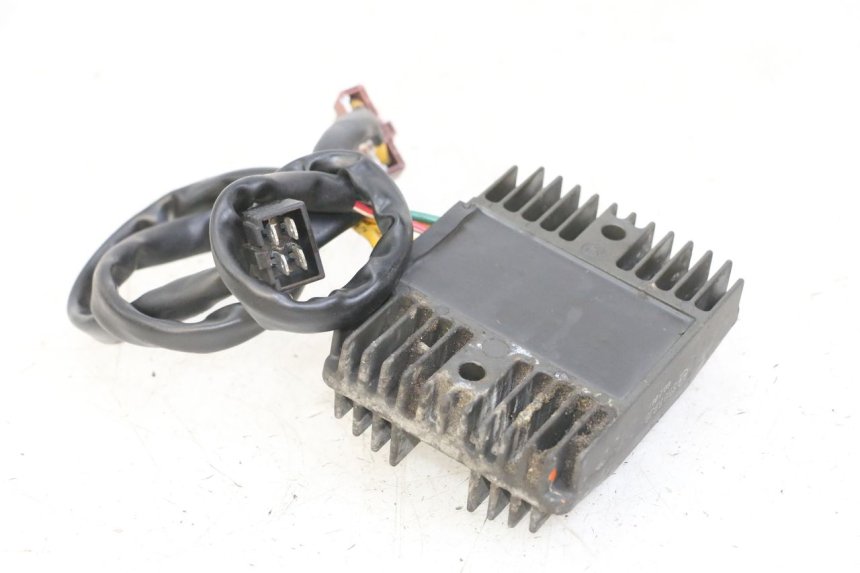 photo de RÉGULATEUR DE CHARGE GILERA NEXUS 125 (2009 - 2013) - Gros plan technique