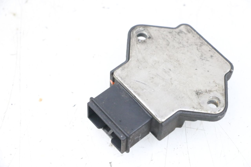 photo de REGULATEUR CHARGE HONDA NSR R 125 (1994 - 2003) - Zoom état d’usage
