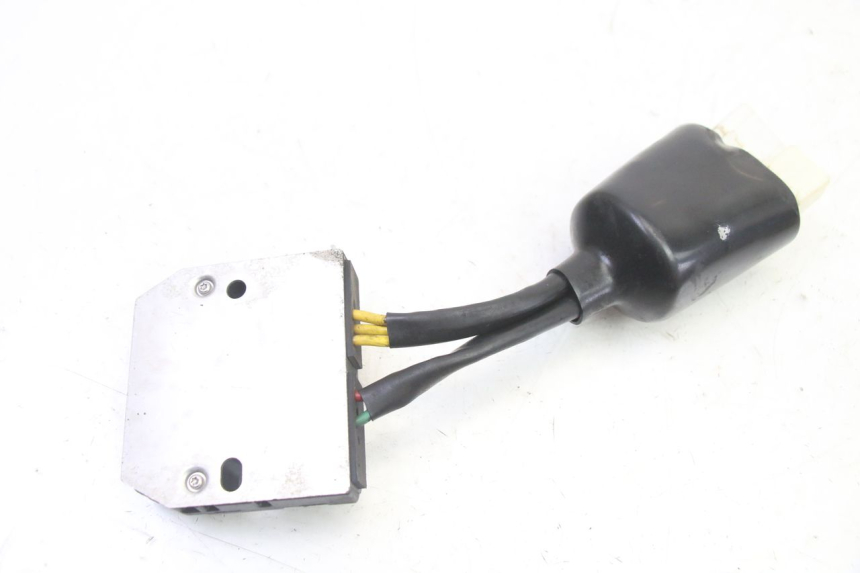 photo de REGULATEUR CHARGE HONDA NTV DEAUVILLE ABS 700 (2007 - 2016) - Gros plan technique