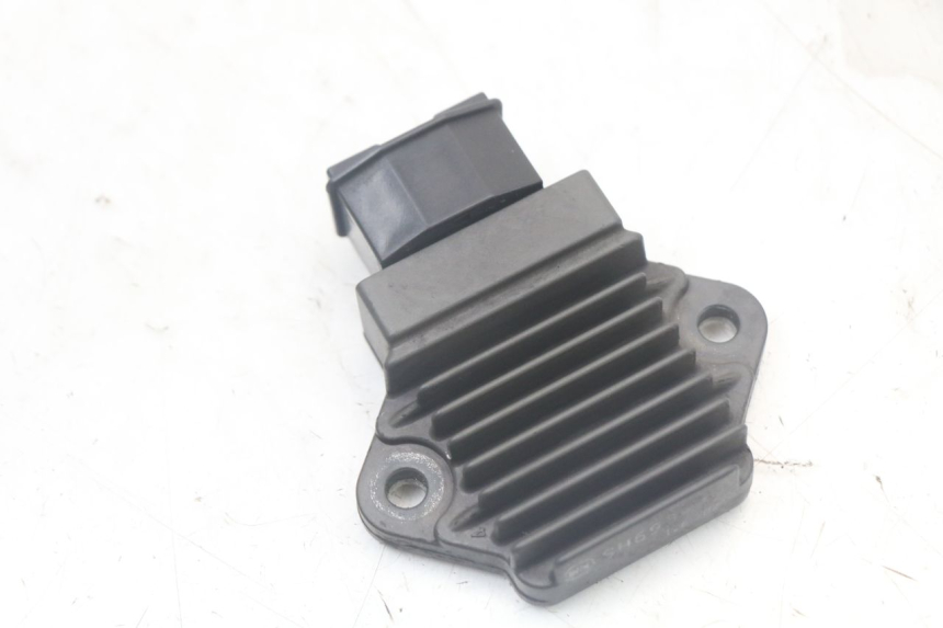 photo de REGULATEUR CHARGE HONDA NTV DEAUVILLE 650 (1998 - 2001) - Détail de la pièce