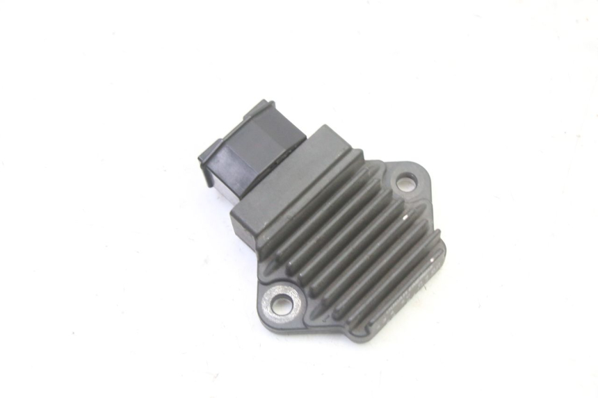 photo de REGULATEUR CHARGE HONDA NTV DEAUVILLE 650 (2001 - 2006) - Détail de la pièce