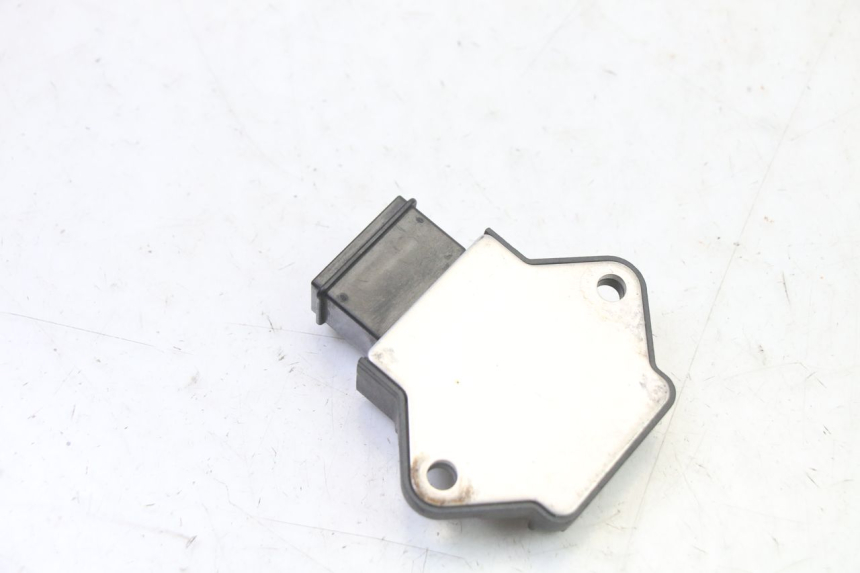 photo de REGULATEUR CHARGE HONDA NTV DEAUVILLE 650 (2001 - 2006) - Autre angle de vue